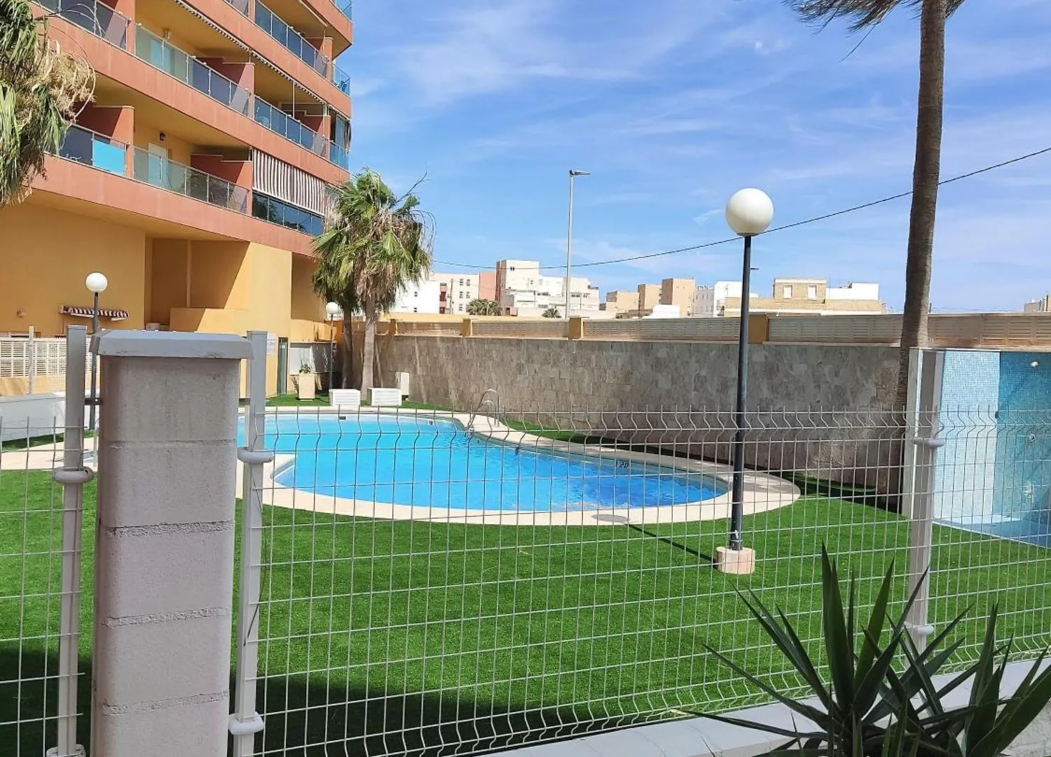 דירות רוקאוטס דה מר Piso Bajo Santa Ana ספרד